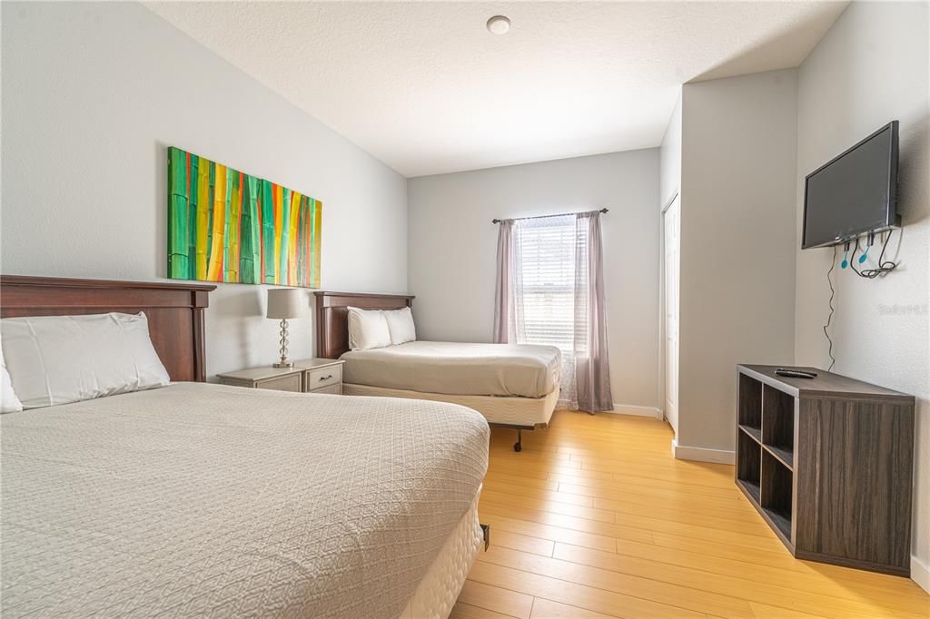 For Rent: $2,300 (3 beds, 2 baths, 1300 Square Feet)