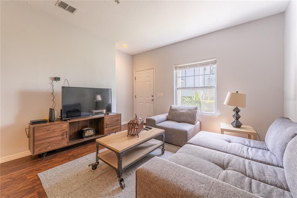 For Rent: $2,300 (3 beds, 2 baths, 1300 Square Feet)