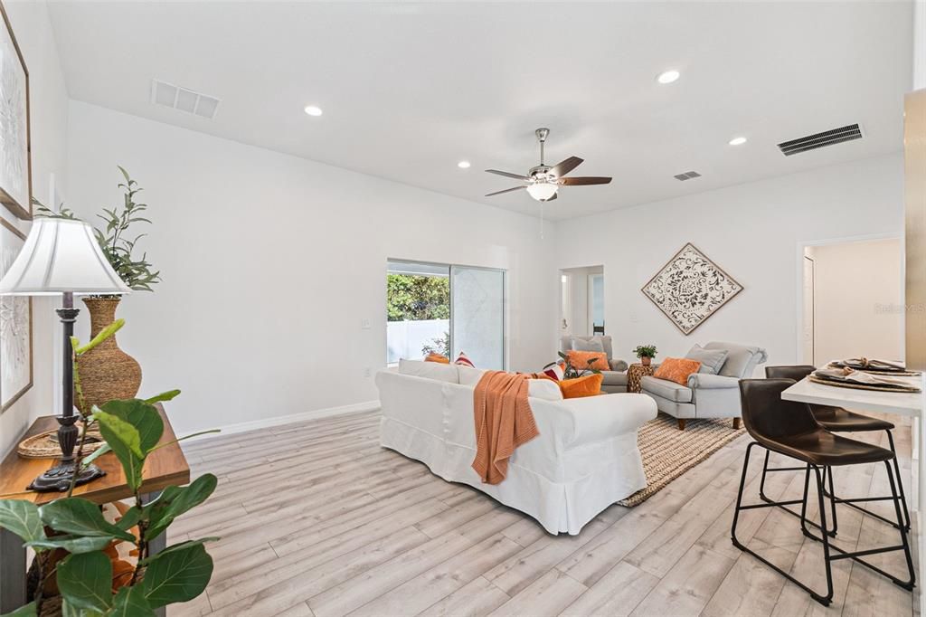 На продажу: $349,000 (3 спален, 2 ванн, 1636 Квадратных фут)