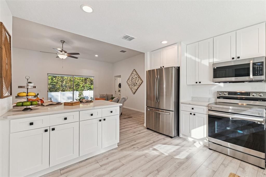 На продажу: $349,000 (3 спален, 2 ванн, 1636 Квадратных фут)