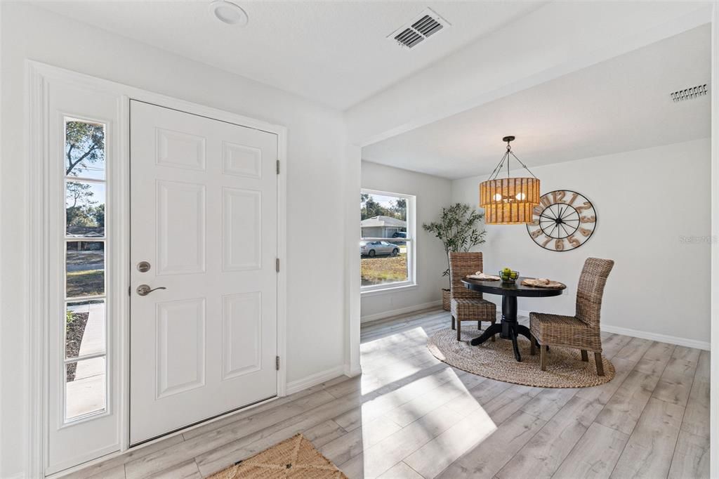 На продажу: $349,000 (3 спален, 2 ванн, 1636 Квадратных фут)