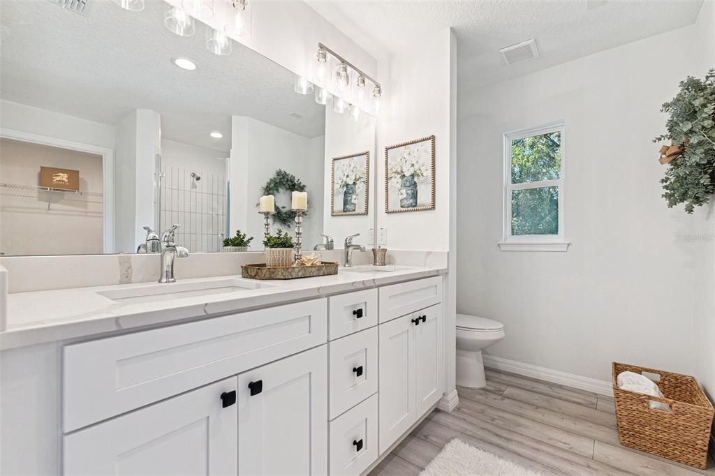 На продажу: $349,000 (3 спален, 2 ванн, 1636 Квадратных фут)