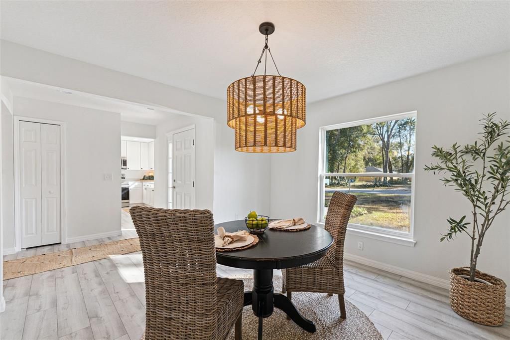 На продажу: $349,000 (3 спален, 2 ванн, 1636 Квадратных фут)