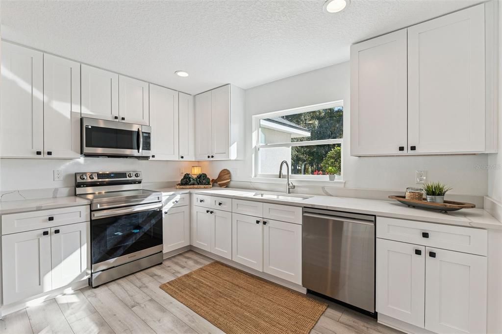 На продажу: $349,000 (3 спален, 2 ванн, 1636 Квадратных фут)