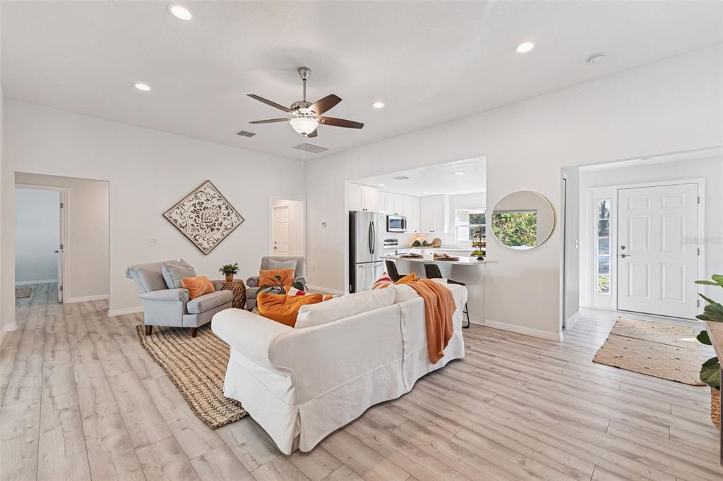 На продажу: $349,000 (3 спален, 2 ванн, 1636 Квадратных фут)