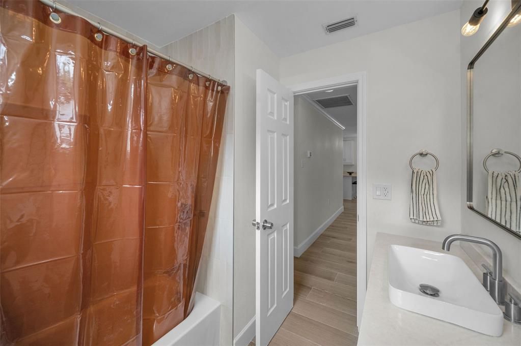 En Venta: $410,000 (3 camas, 2 baños, 1326 Pies cuadrados)