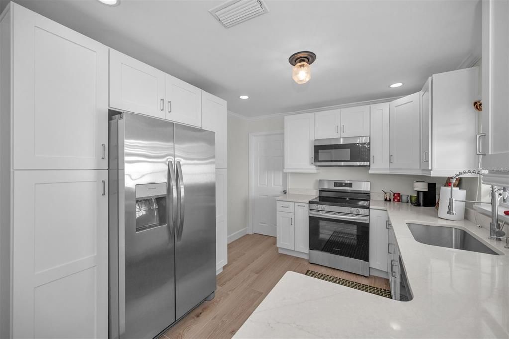 En Venta: $410,000 (3 camas, 2 baños, 1326 Pies cuadrados)