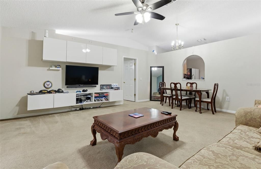 En Venta: $255,000 (3 camas, 2 baños, 1244 Pies cuadrados)