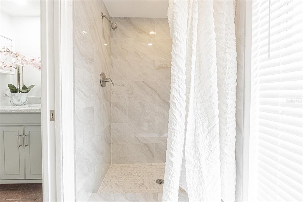 待售: $450,000 (3 贝兹, 2 浴室, 1398 平方英尺)