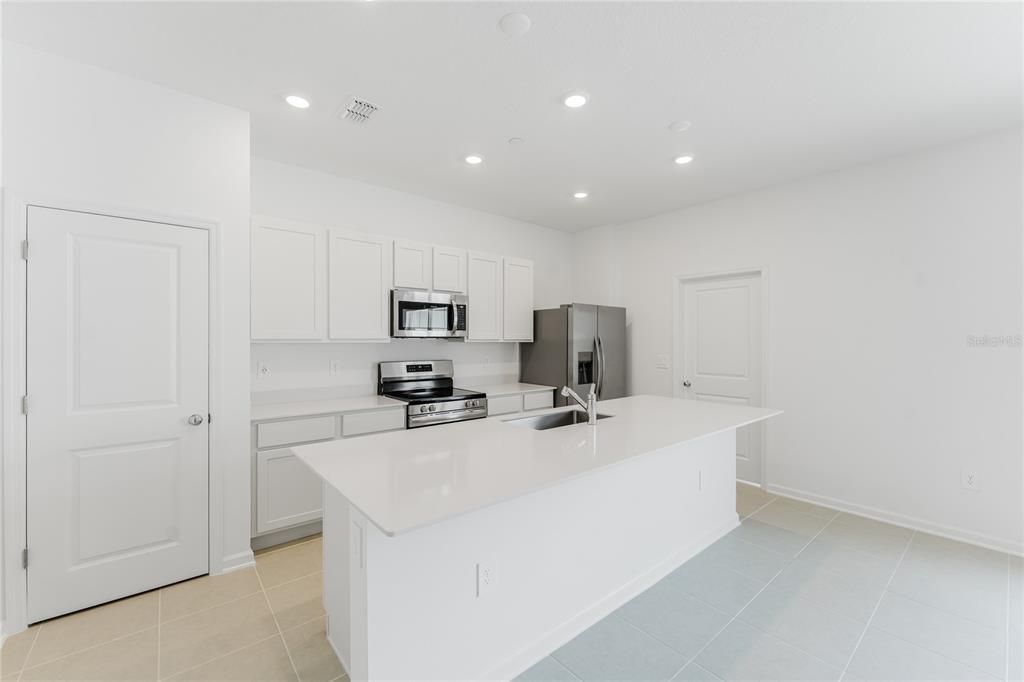 В аренду: $2,500 (4 спален, 2 ванн, 2000 Квадратных фут)