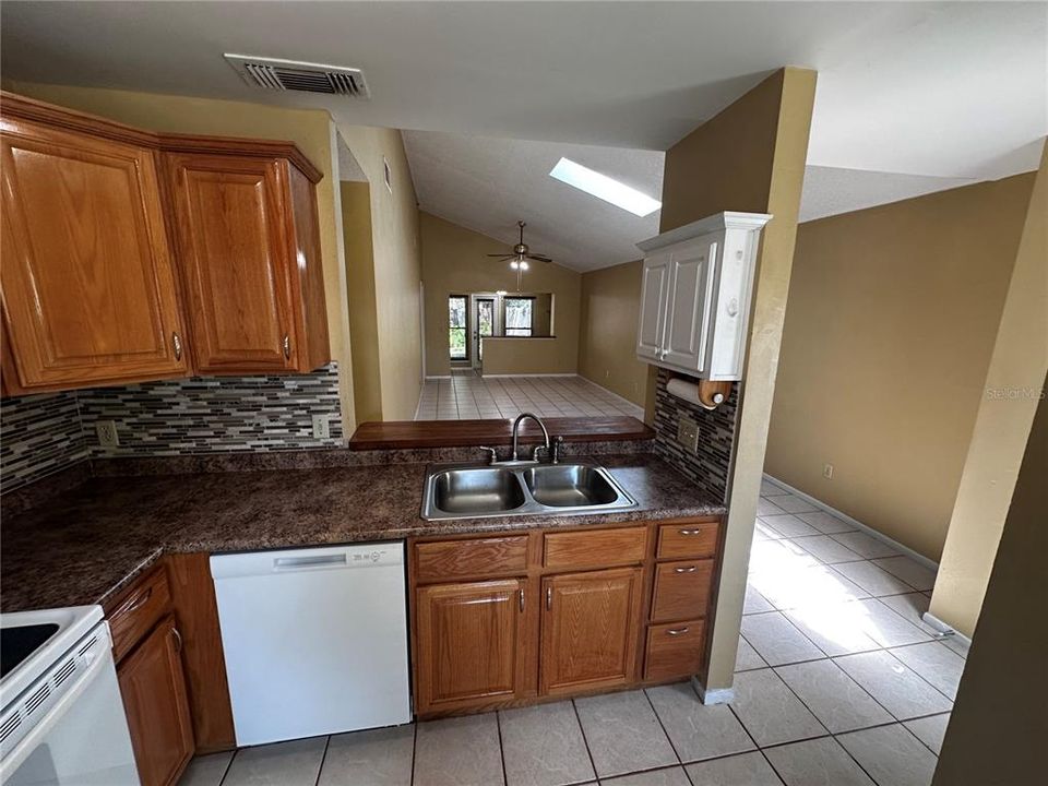 出租: $1,695 (2 贝兹, 2 浴室, 1094 平方英尺)