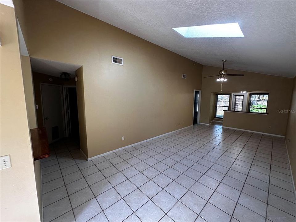 出租: $1,695 (2 贝兹, 2 浴室, 1094 平方英尺)