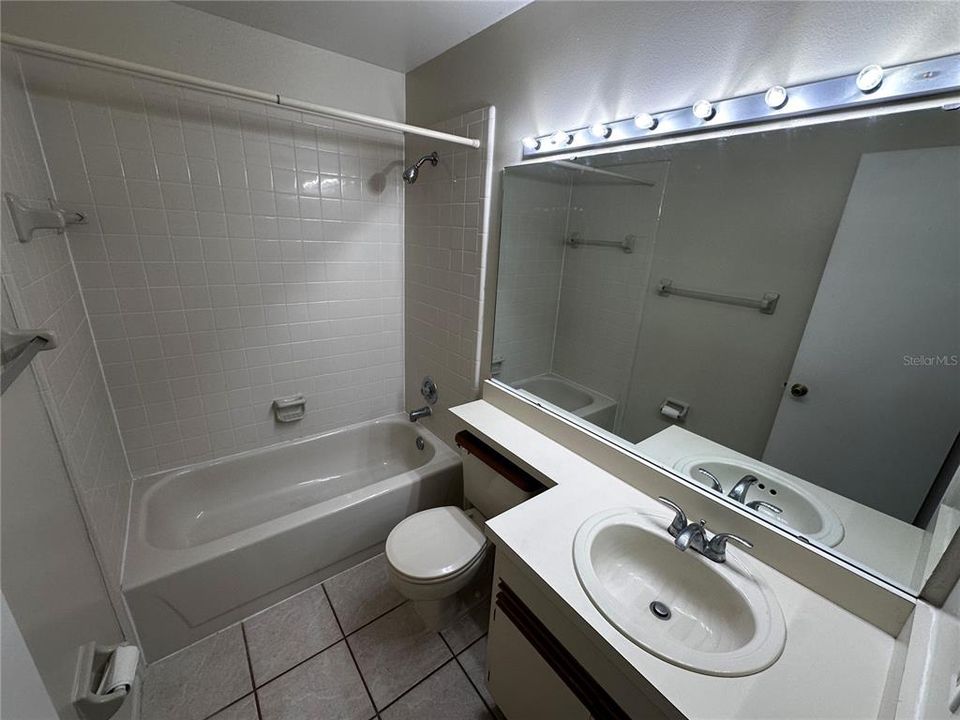 出租: $1,695 (2 贝兹, 2 浴室, 1094 平方英尺)