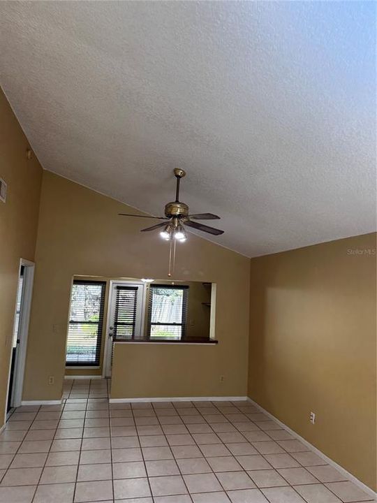 出租: $1,695 (2 贝兹, 2 浴室, 1094 平方英尺)