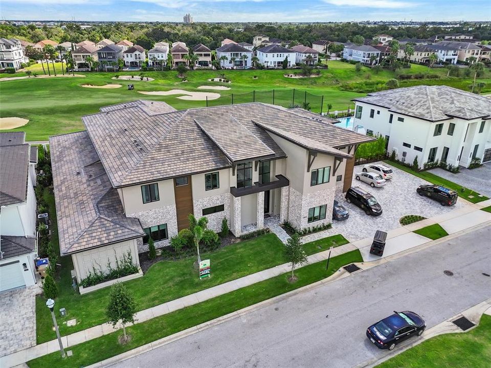 待售: $595,000 (0.30 acres)