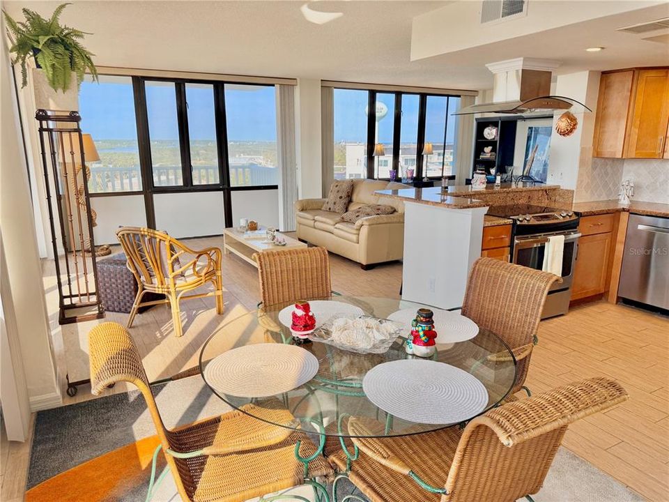 For Sale: $350,000 (2 beds, 2 baths, 1358 Square Feet)