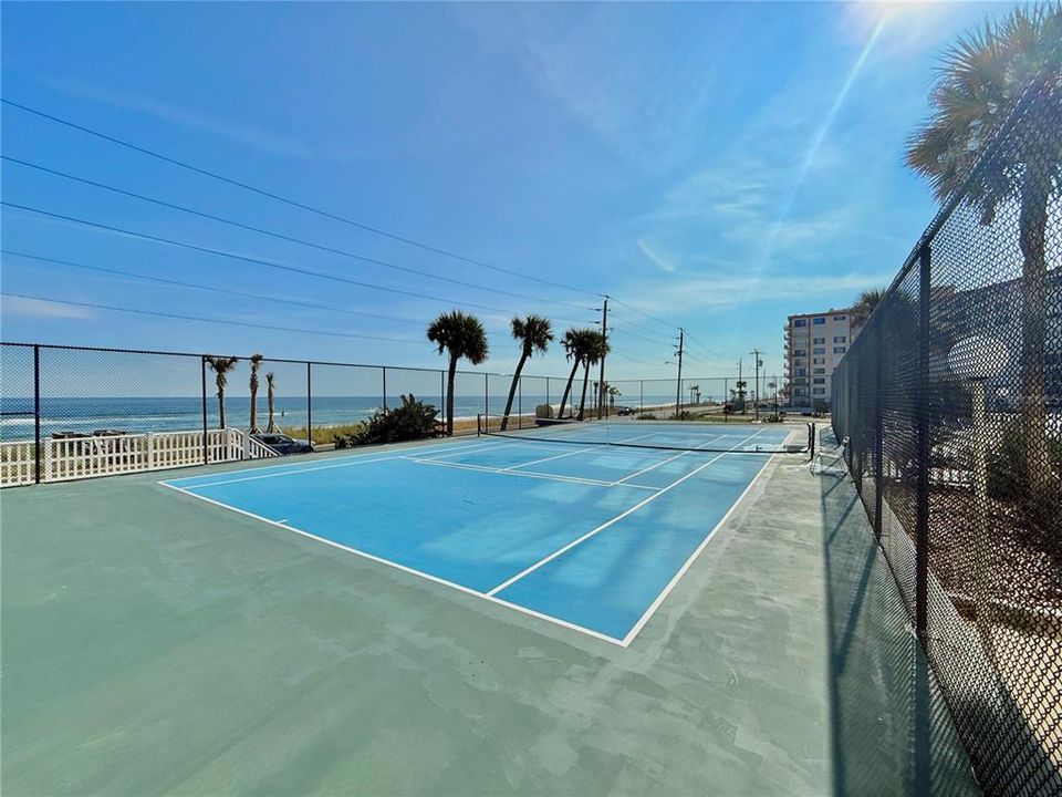 For Sale: $350,000 (2 beds, 2 baths, 1358 Square Feet)