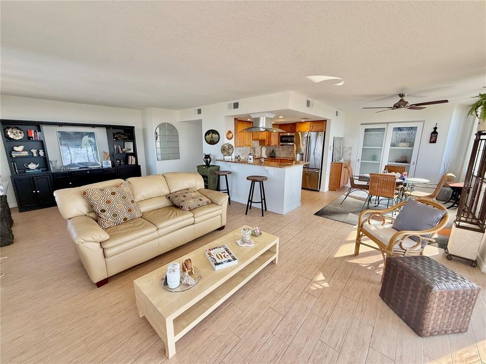 For Sale: $350,000 (2 beds, 2 baths, 1358 Square Feet)