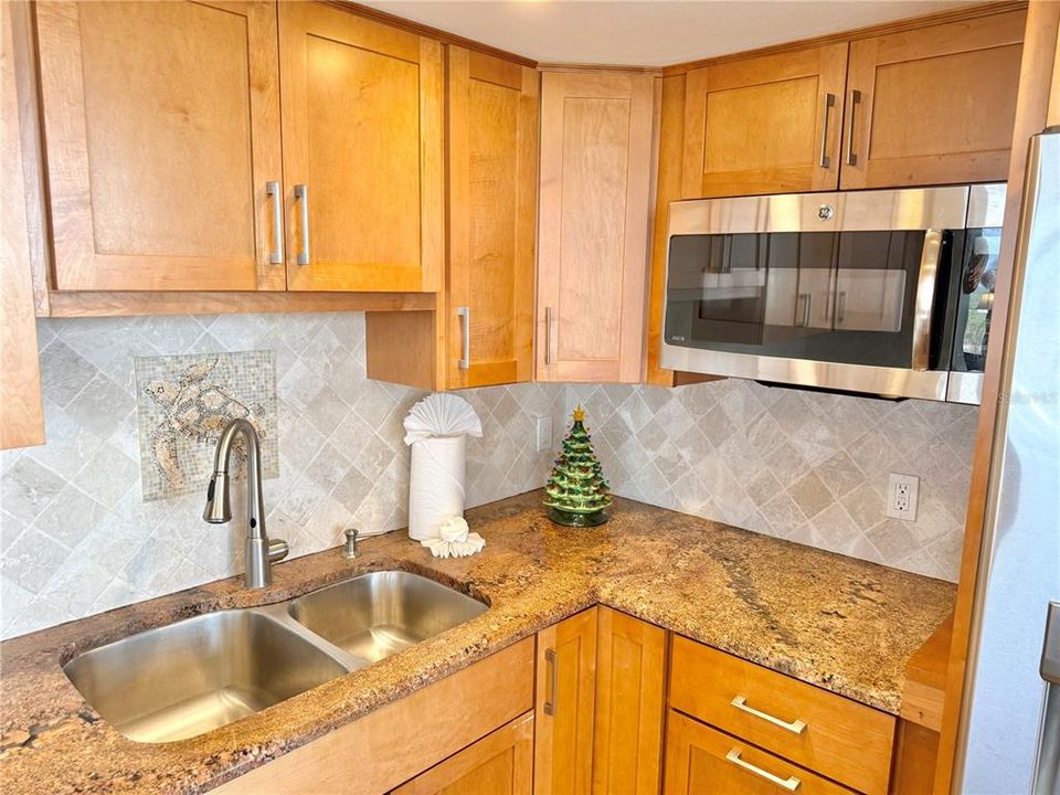 For Sale: $350,000 (2 beds, 2 baths, 1358 Square Feet)