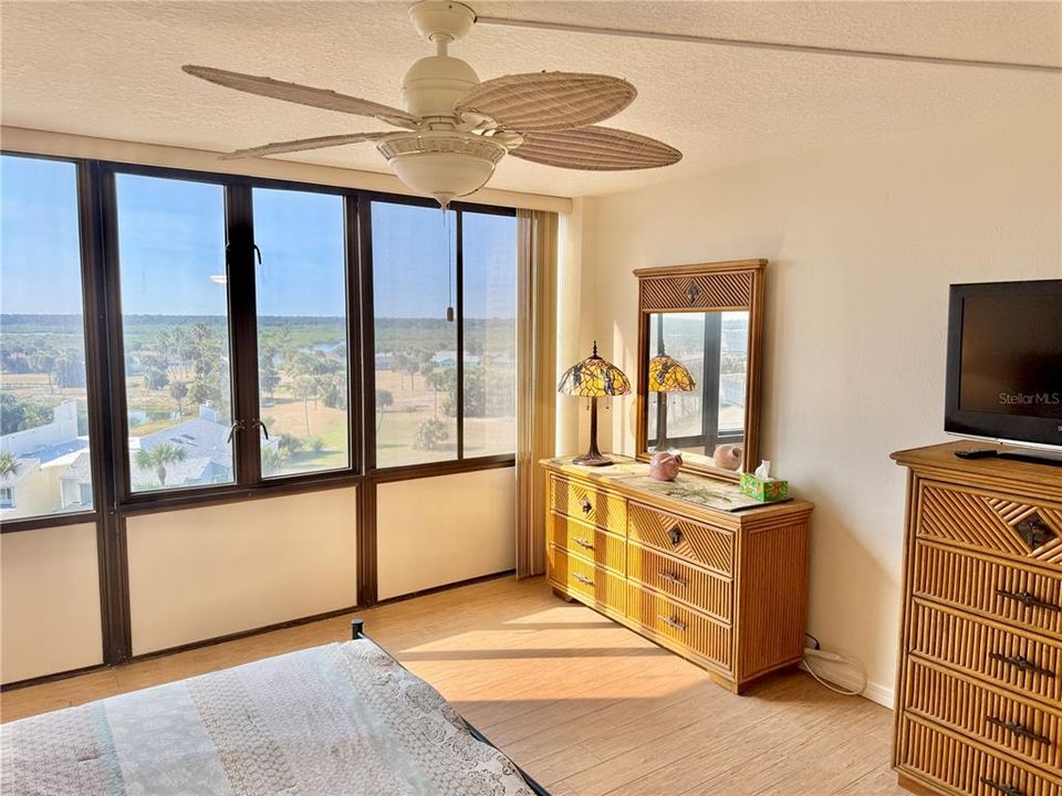 For Sale: $350,000 (2 beds, 2 baths, 1358 Square Feet)