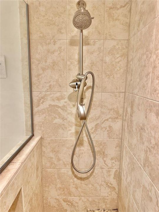 For Sale: $350,000 (2 beds, 2 baths, 1358 Square Feet)