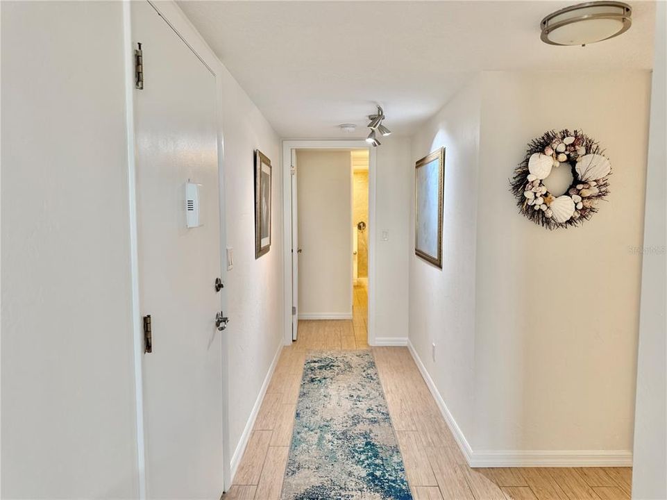 For Sale: $350,000 (2 beds, 2 baths, 1358 Square Feet)