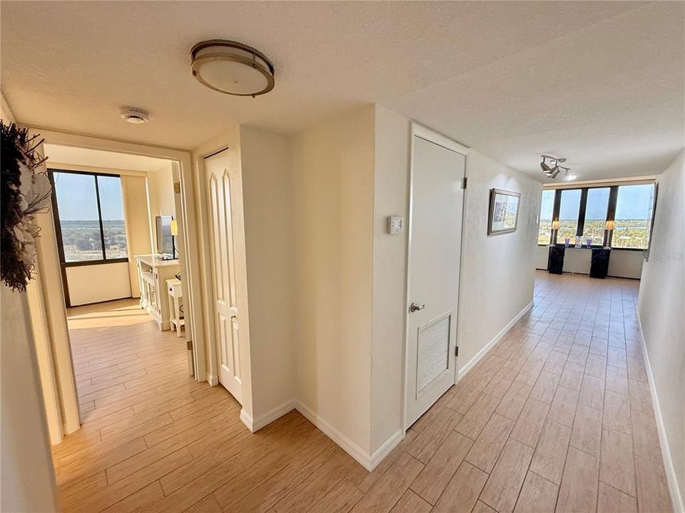 For Sale: $350,000 (2 beds, 2 baths, 1358 Square Feet)