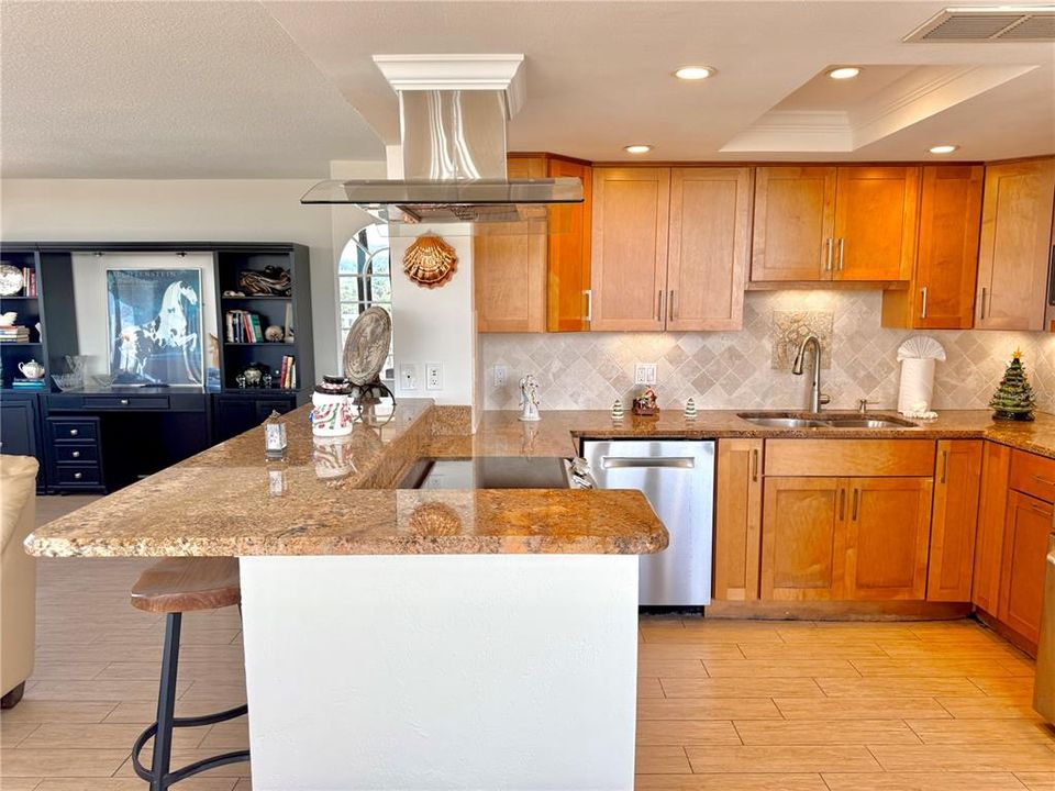 For Sale: $350,000 (2 beds, 2 baths, 1358 Square Feet)