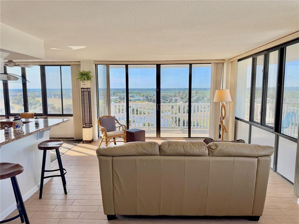 For Sale: $350,000 (2 beds, 2 baths, 1358 Square Feet)