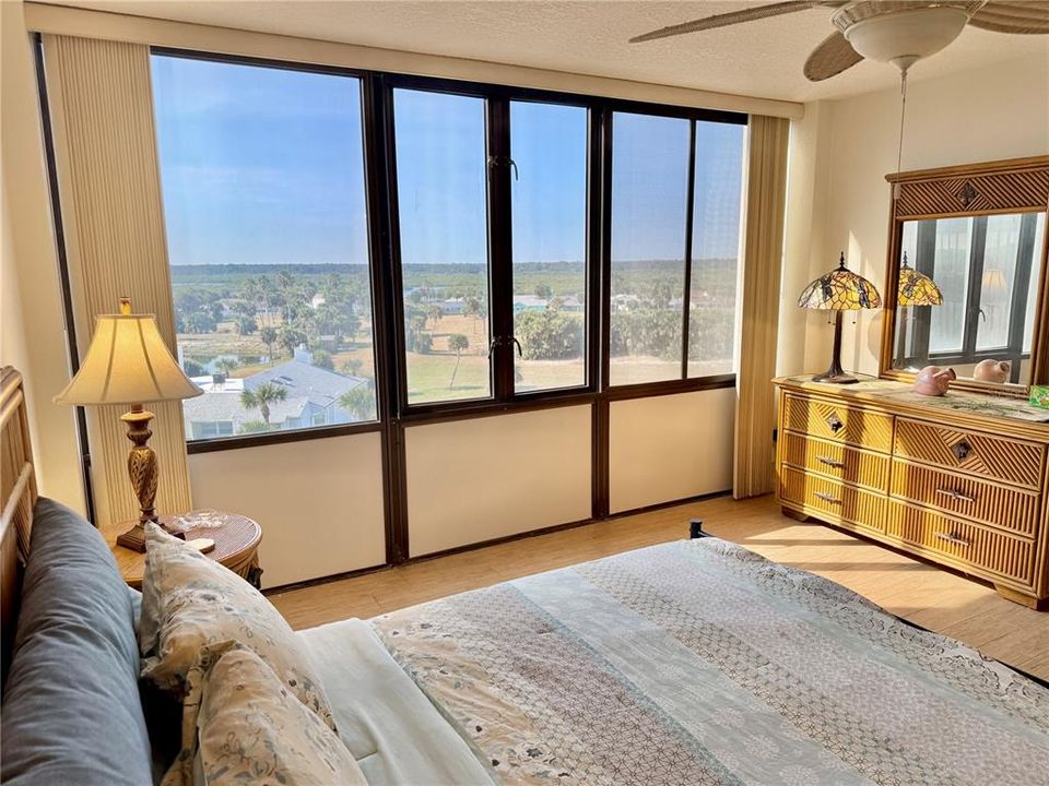 For Sale: $350,000 (2 beds, 2 baths, 1358 Square Feet)