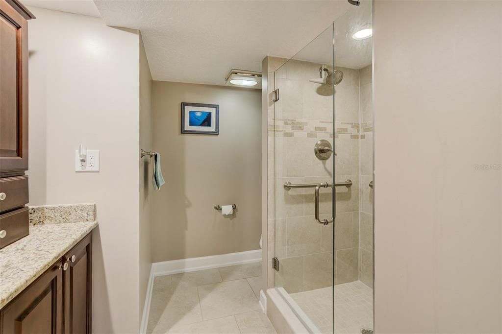 For Sale: $725,000 (2 beds, 2 baths, 1394 Square Feet)