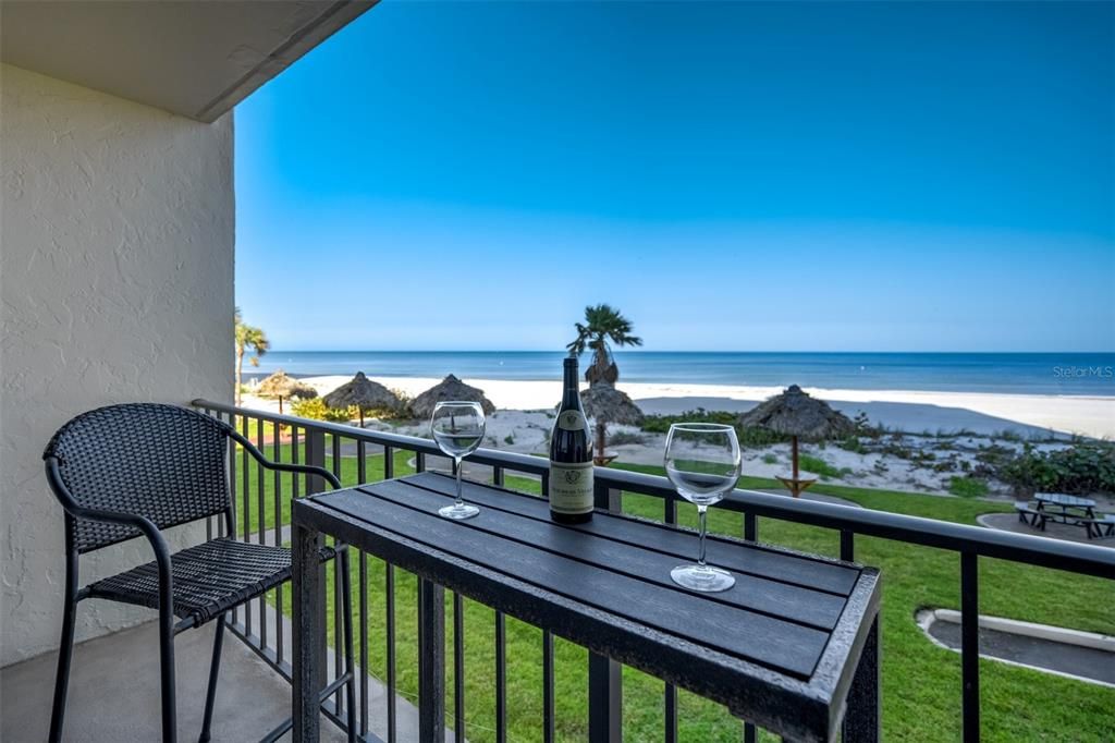 For Sale: $725,000 (2 beds, 2 baths, 1394 Square Feet)