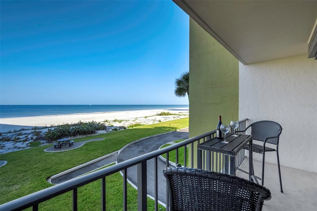 For Sale: $725,000 (2 beds, 2 baths, 1394 Square Feet)