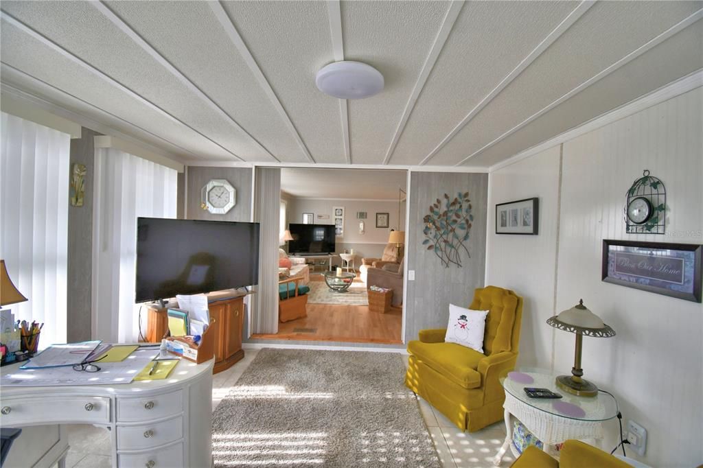 待售: $134,900 (2 贝兹, 2 浴室, 1096 平方英尺)