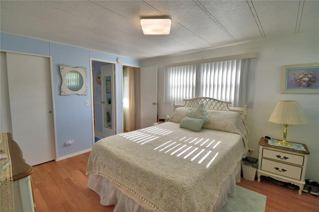 待售: $134,900 (2 贝兹, 2 浴室, 1096 平方英尺)