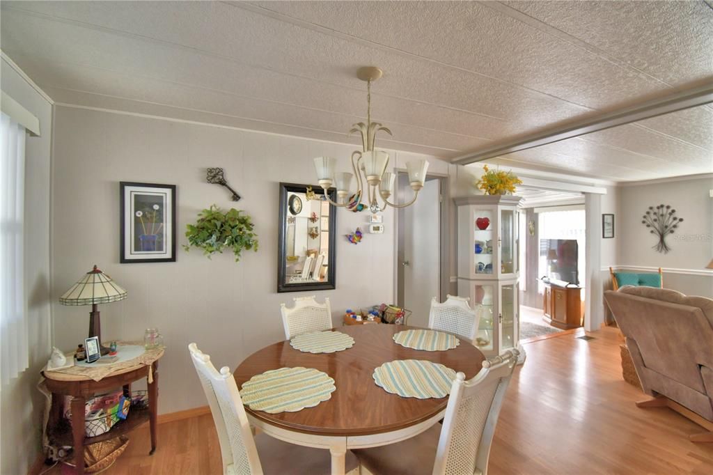 待售: $134,900 (2 贝兹, 2 浴室, 1096 平方英尺)