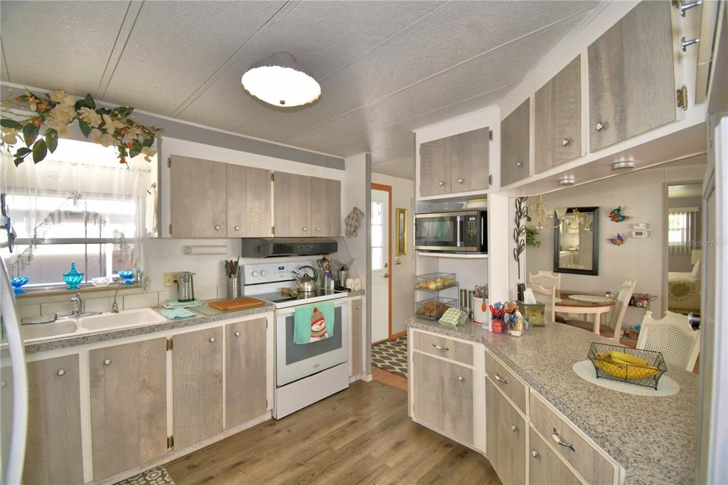 待售: $134,900 (2 贝兹, 2 浴室, 1096 平方英尺)