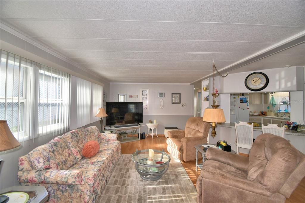 待售: $134,900 (2 贝兹, 2 浴室, 1096 平方英尺)