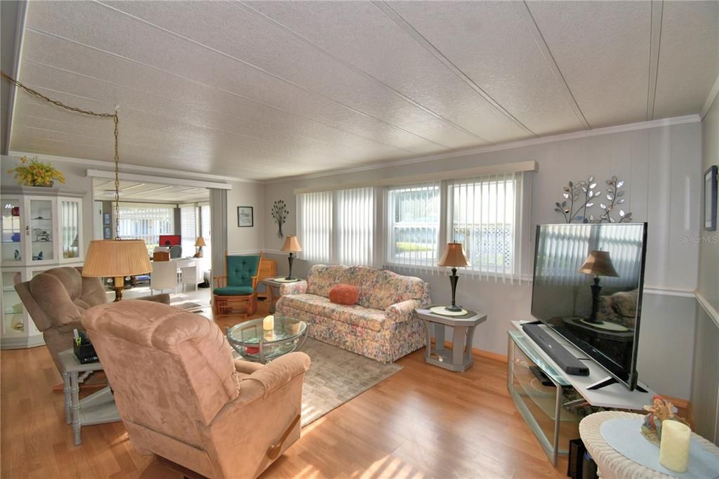 待售: $134,900 (2 贝兹, 2 浴室, 1096 平方英尺)