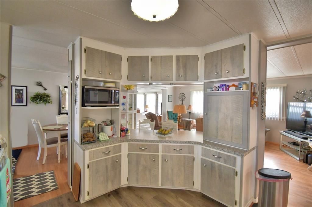 待售: $134,900 (2 贝兹, 2 浴室, 1096 平方英尺)