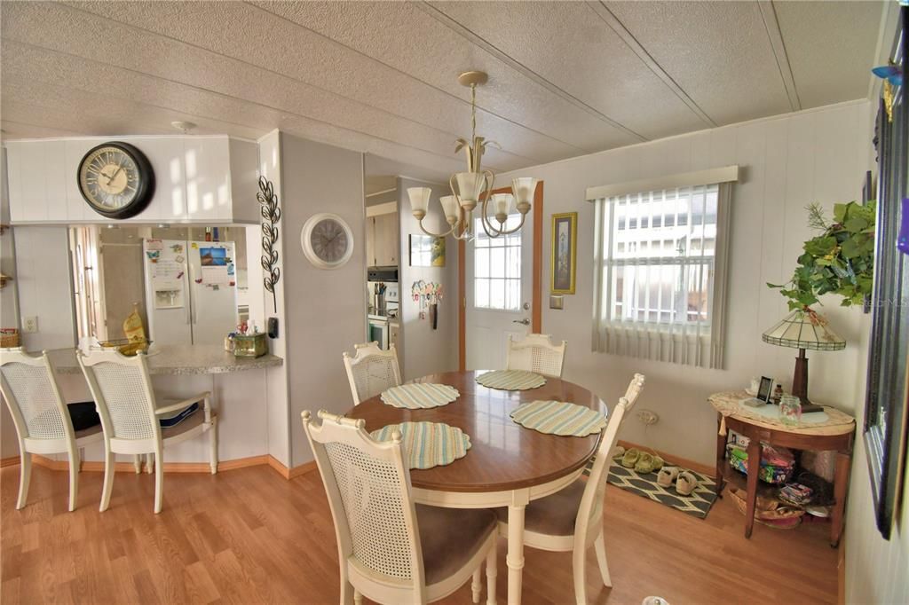 待售: $134,900 (2 贝兹, 2 浴室, 1096 平方英尺)