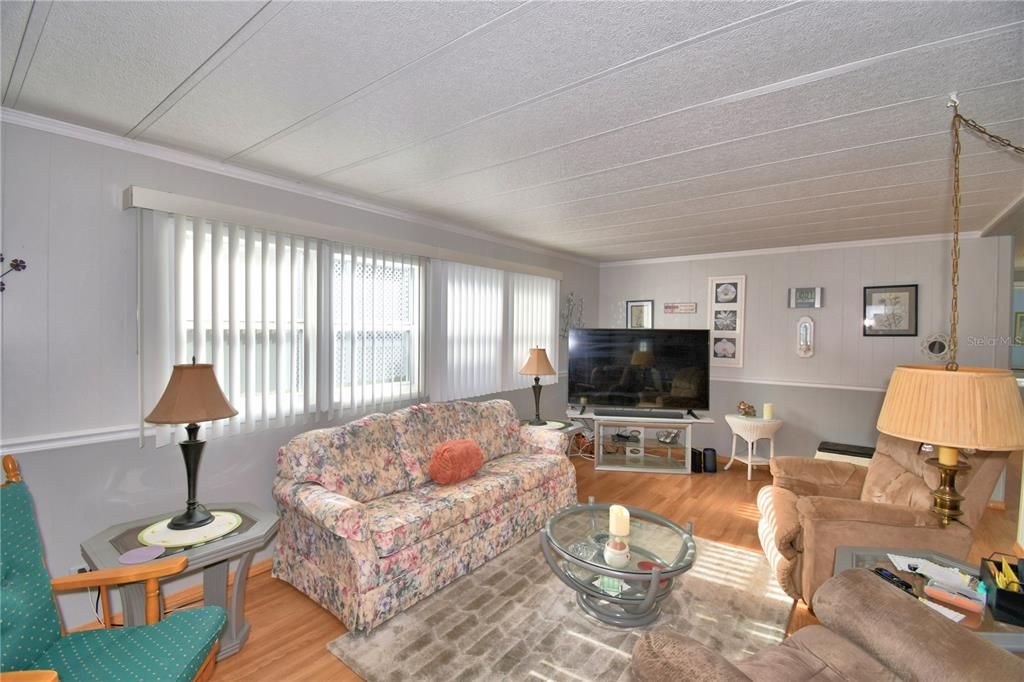 待售: $134,900 (2 贝兹, 2 浴室, 1096 平方英尺)