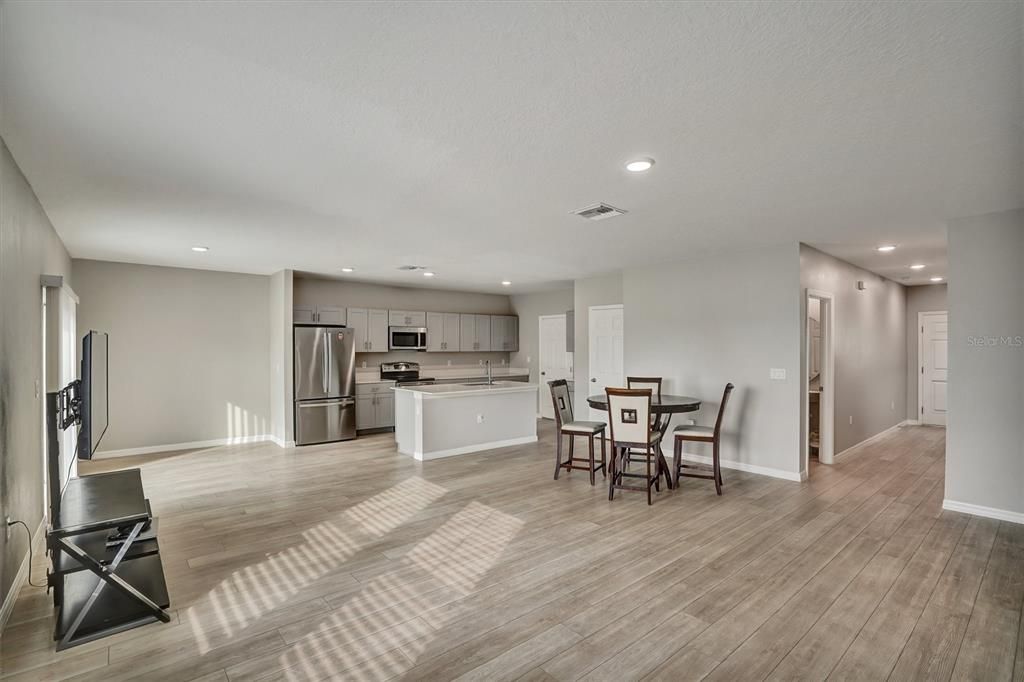 На продажу: $388,000 (4 спален, 2 ванн, 2226 Квадратных фут)