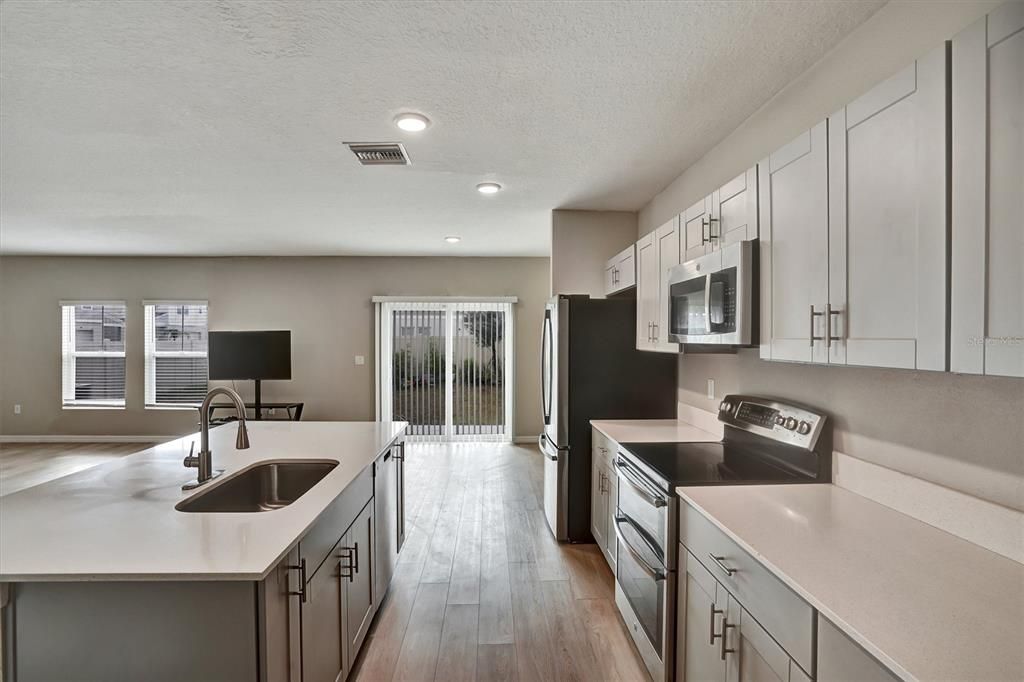 На продажу: $388,000 (4 спален, 2 ванн, 2226 Квадратных фут)