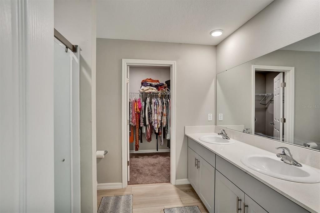 На продажу: $388,000 (4 спален, 2 ванн, 2226 Квадратных фут)