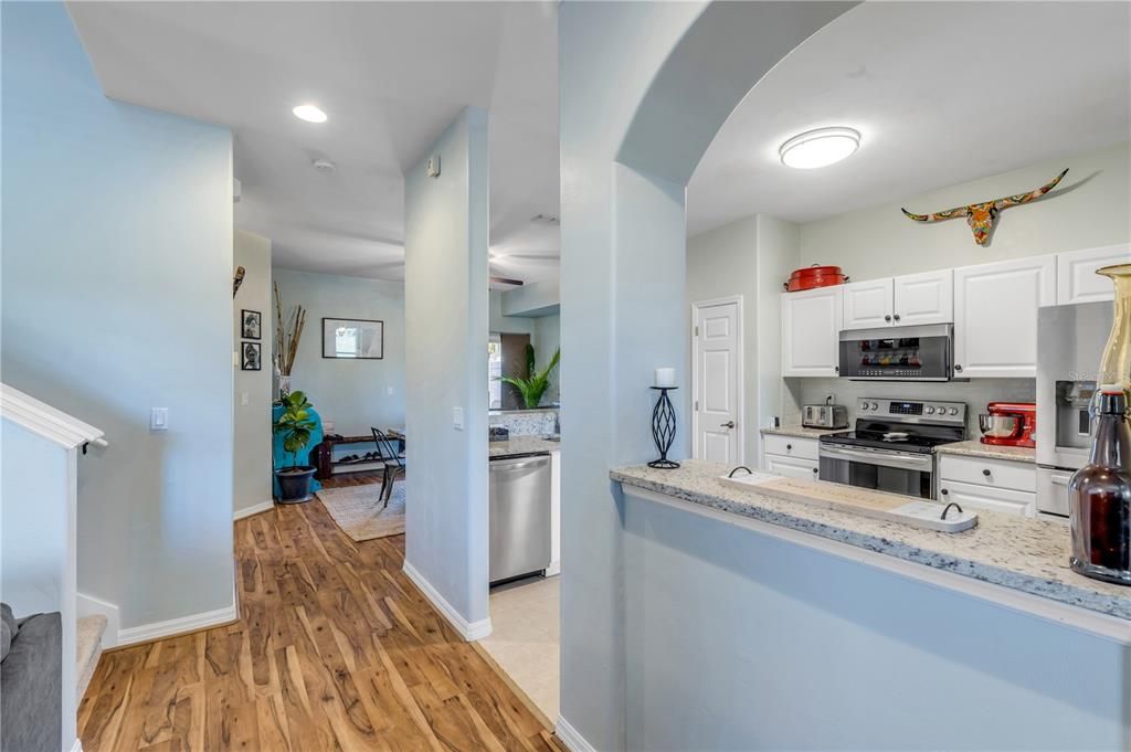 На продажу: $315,000 (2 спален, 2 ванн, 1837 Квадратных фут)