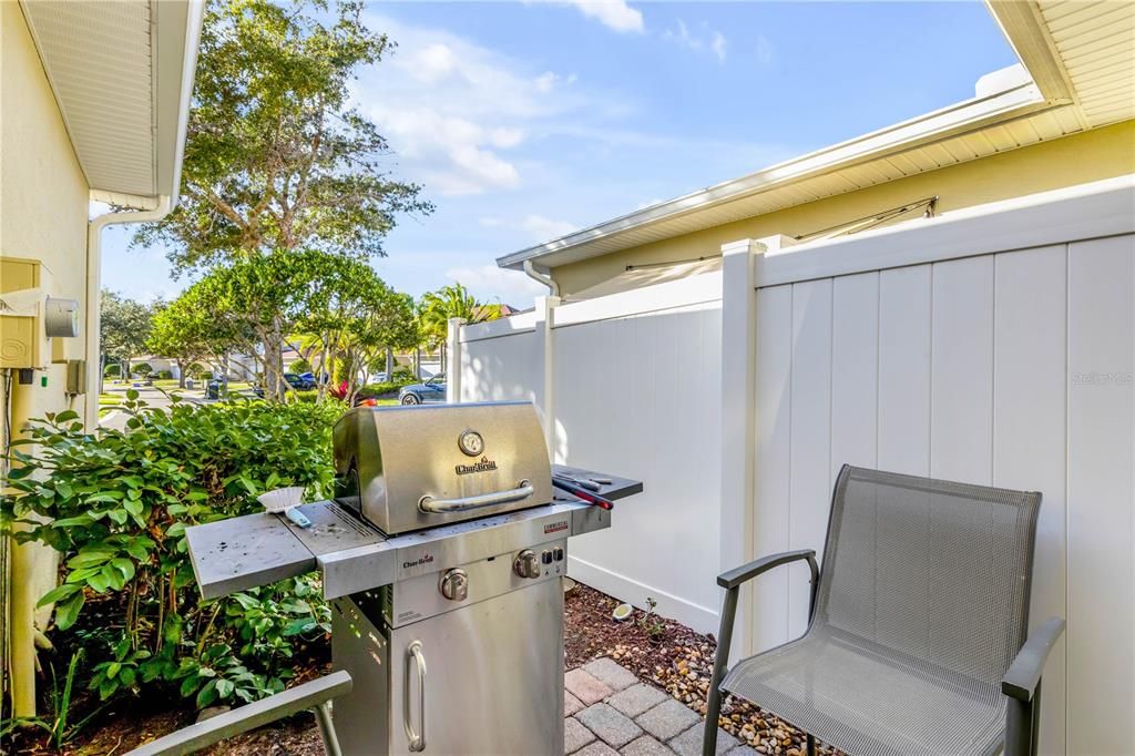 На продажу: $315,000 (2 спален, 2 ванн, 1837 Квадратных фут)