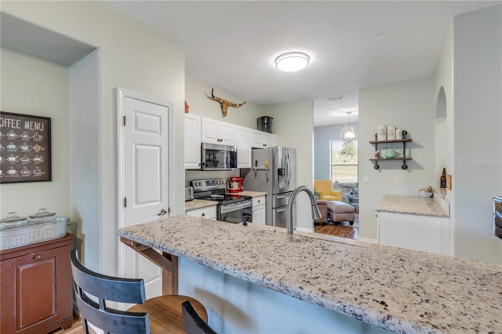 На продажу: $315,000 (2 спален, 2 ванн, 1837 Квадратных фут)