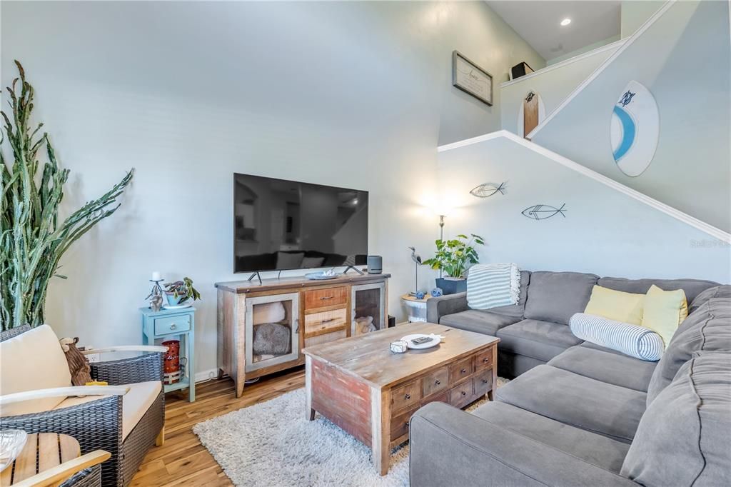 На продажу: $315,000 (2 спален, 2 ванн, 1837 Квадратных фут)