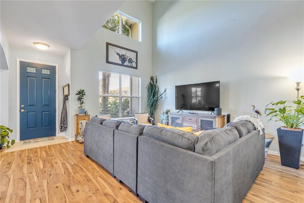 На продажу: $315,000 (2 спален, 2 ванн, 1837 Квадратных фут)